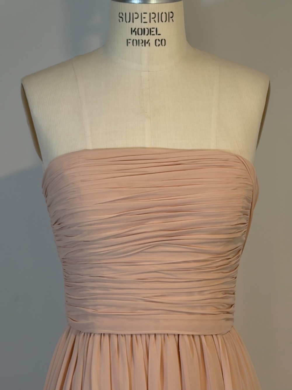 Vera Wang Blush Tone Strapless Gown Dress - Rouched Details Formal Prom Size 4 - Picture 9 of 9